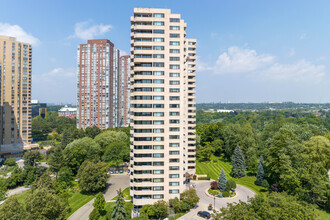 Wynford Place in Toronto, ON - Building Photo - Building Photo