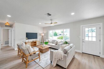 5745 4th Ave N in St. Petersburg, FL - Building Photo - Building Photo