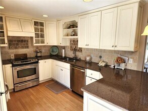 47 Treasure Rd in Narragansett, RI - Building Photo - Building Photo