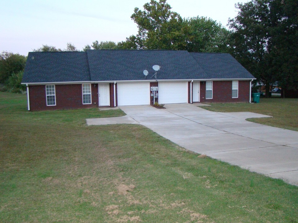 5028-5030 N Main St in Milan, TN - Foto de edificio