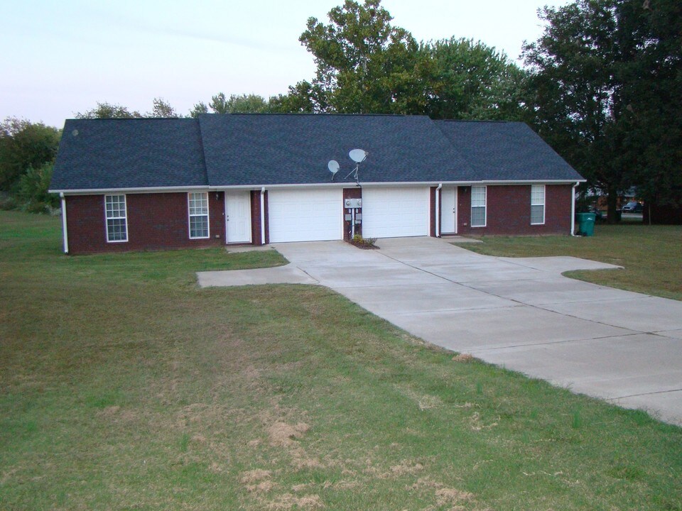 5028-5030 N Main St in Milan, TN - Building Photo