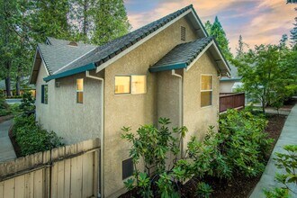 107 Sterling Ct in Grass Valley, CA - Building Photo - Building Photo