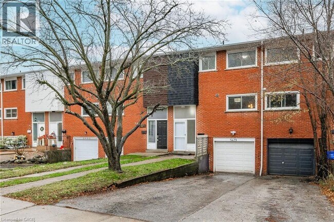 5479 Schueller Crescent in Burlington, ON - Building Photo - Building Photo