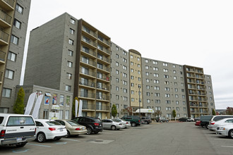 Sky Gate Apartments in Westland, MI - Foto de edificio - Building Photo