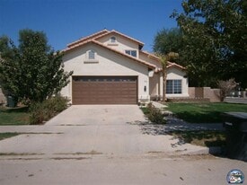 1902 Wake Ave in El Centro, CA - Building Photo