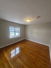 63 Selkirk Rd, Unit 3 in Boston, MA - Building Photo - Building Photo