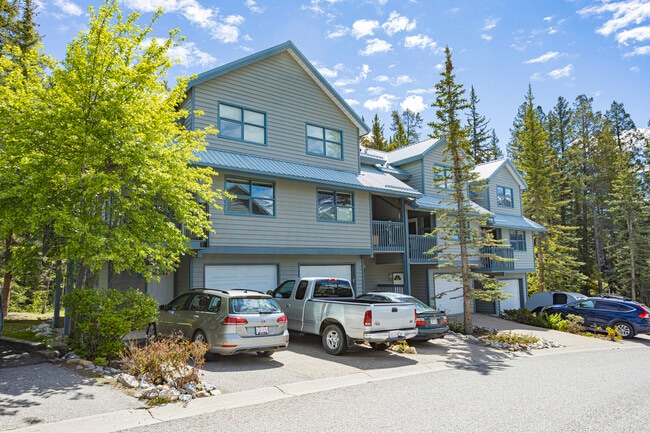 242 Benchlands Terr in Canmore, AB - Building Photo - Building Photo