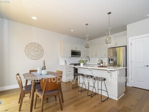 10909 SW Annand Hill Ct in Tigard, OR - Building Photo - Building Photo