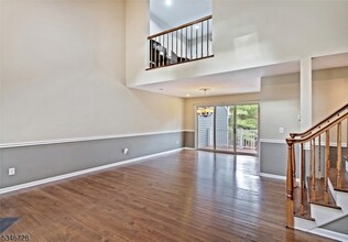 3 Knollcrest Rd in Bedminster, NJ - Foto de edificio - Building Photo