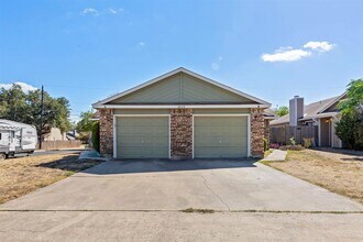 2615 Gwendolyn Ln in Austin, TX - Building Photo - Building Photo