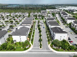 7865 NW 104th Ave, Unit 33 in Doral, FL - Building Photo - Building Photo