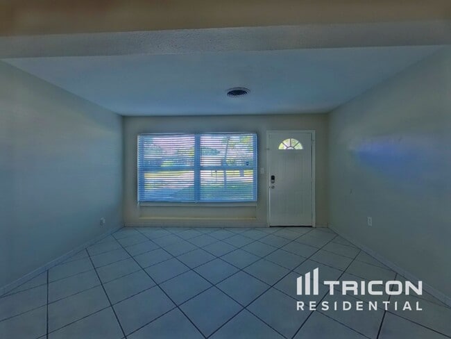 2761 59th Ave N in St. Petersburg, FL - Building Photo - Building Photo