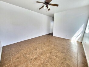 9322 Quiet Mist Ct in Las Vegas, NV - Building Photo - Building Photo