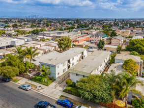 6102 11th Ave in Los Angeles, CA - Foto de edificio - Building Photo