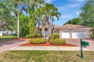 3203 W Stonebrook Cir in Davie, FL - Building Photo