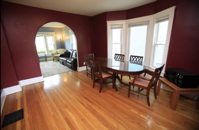 907 Sybil St in Ann Arbor, MI - Building Photo - Building Photo