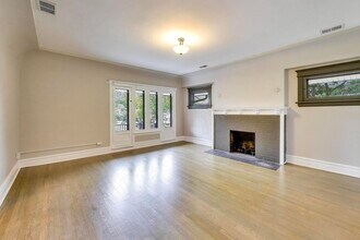 1601 W Touhy Ave in Chicago, IL - Building Photo - Building Photo