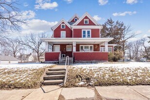 2314 Walnut St in Cedar Falls, IA - Building Photo