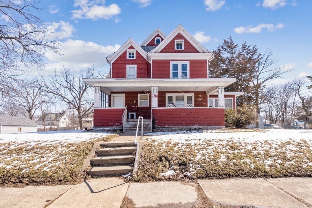 2314 Walnut St in Cedar Falls, IA - Building Photo