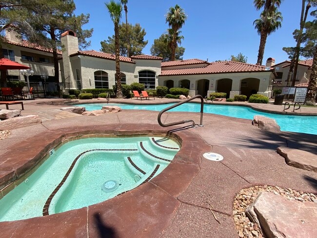 2975 Bluegrass Ln, Unit 312 in Henderson, NV - Foto de edificio - Building Photo