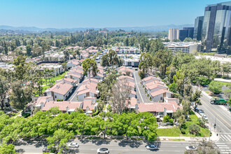 Warner Club Villas in Woodland Hills, CA - Building Photo - Building Photo