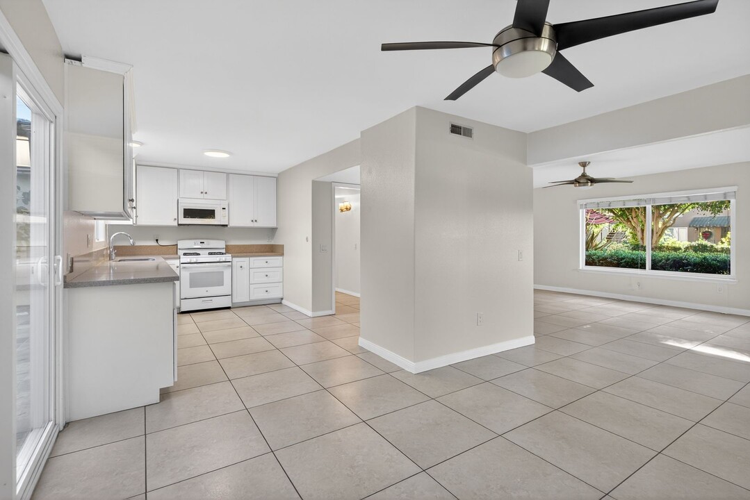 2884 La Salle Ave in Costa Mesa, CA - Building Photo