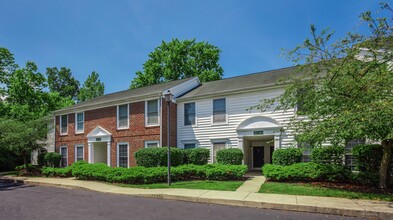 Alkire Glen in Columbus, OH - Building Photo - Building Photo