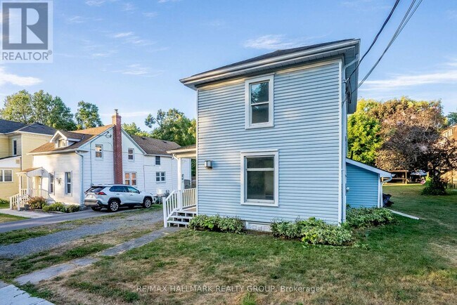 21 Downes Ave in Prince Edward, ON - Building Photo - Building Photo