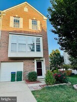 15811 Bobolink Dr in Woodbridge, VA - Building Photo