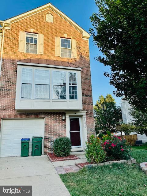 15811 Bobolink Dr in Woodbridge, VA - Foto de edificio