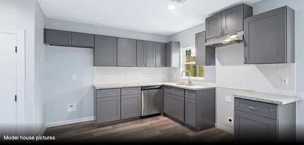 8218 Crestview Dr in Houston, TX - Building Photo - Building Photo