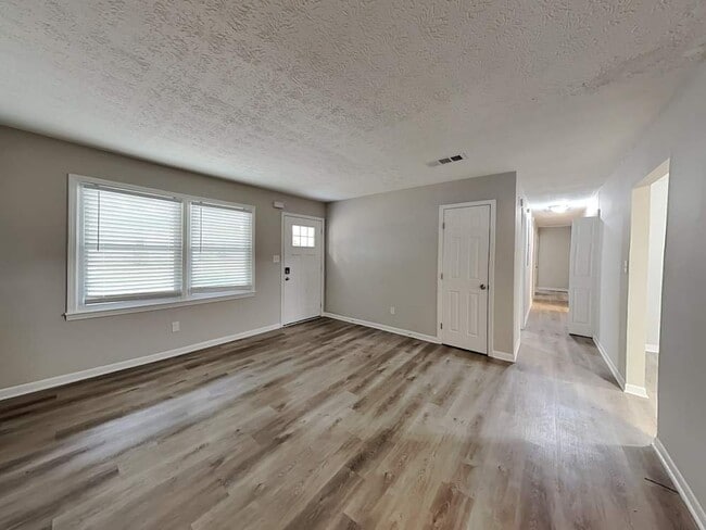 415 Plainville Dr SW in Atlanta, GA - Building Photo - Building Photo