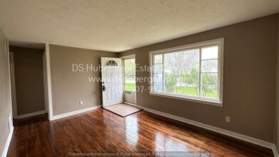 1218 Victoria Dr in Lansing, MI - Building Photo - Building Photo