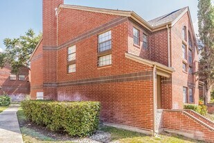 7930 Roanoke Run in San Antonio, TX - Building Photo