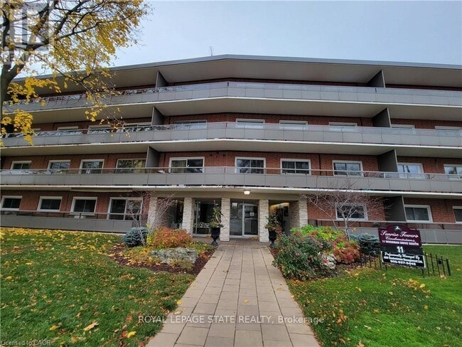 11 Woodman Dr S in Hamilton, ON - Building Photo - Building Photo