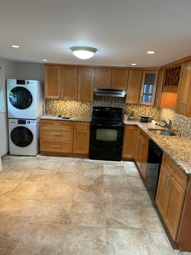 property at 3 Finch Ln