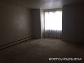 1440 Tremont St, Unit C4 in Boston, MA - Foto de edificio - Building Photo