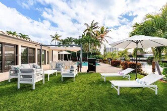 636 Hibiscus Dr in Hallandale Beach, FL - Building Photo - Building Photo