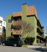 1748 Kenmore Ave in Los Angeles, CA - Building Photo - Building Photo