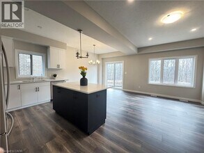 113 Rivergreen Cres in Cambridge, ON - Building Photo - Building Photo