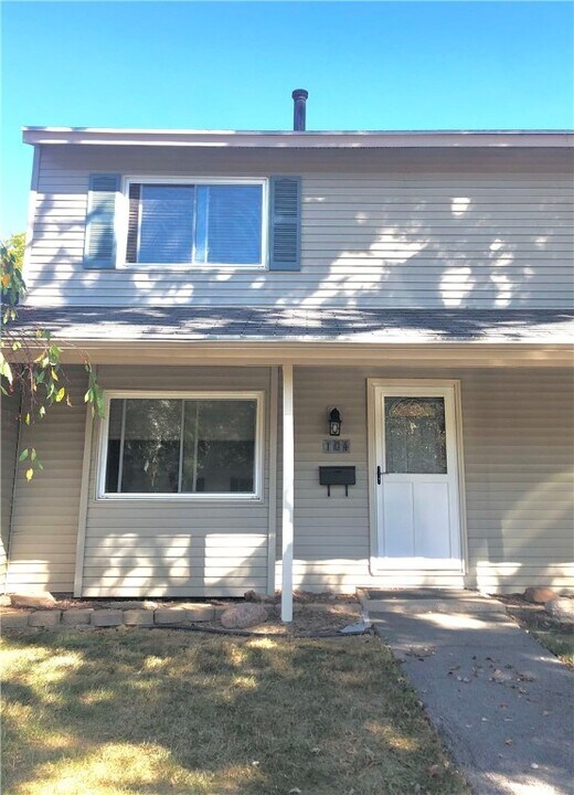 104 Norwich Dr in Rochester, NY - Building Photo