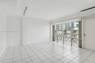 1430 Brickell Bay Dr, Unit PH1 in Miami, FL - Building Photo - Building Photo