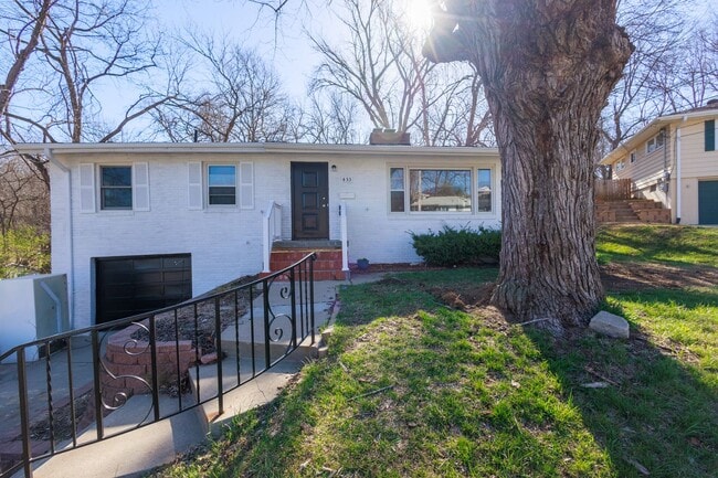 433 Midland Dr in Council Bluffs, IA - Building Photo - Building Photo