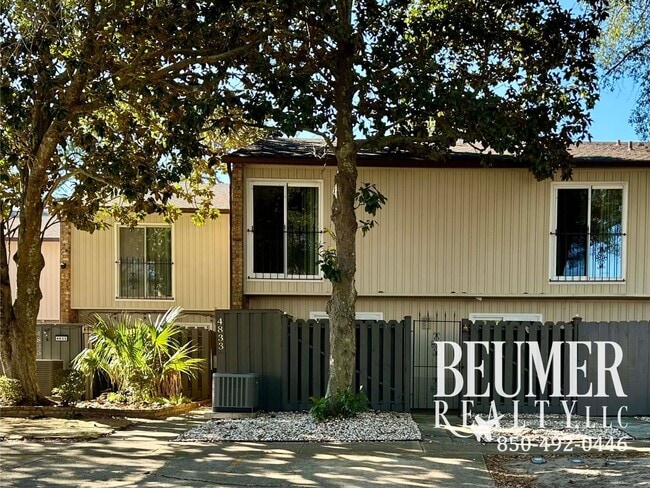 property at 4833 Huron Dr