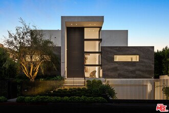 9607 Highridge Dr in Beverly Hills, CA - Foto de edificio - Building Photo
