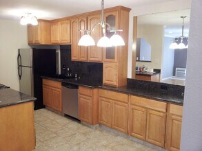 101 Kinross Dr, Unit 2 in Walnut Creek, CA - Foto de edificio - Building Photo