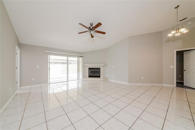 1216 Grassy Meadow Pl in Brandon, FL - Building Photo - Building Photo