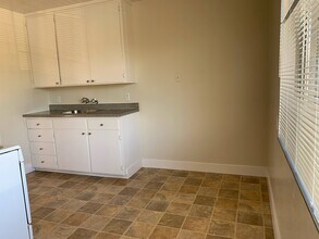 659 Moorpark Way in Mountain View, CA - Foto de edificio - Building Photo