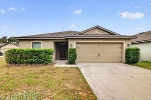 2533 Bracknell Forest Trail in Tavares, FL - Building Photo
