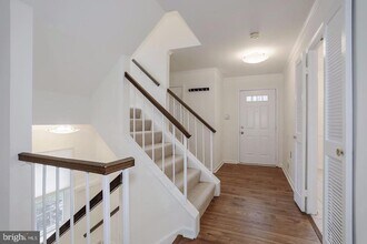 13909 Woods Run Ct in Centreville, VA - Building Photo - Building Photo